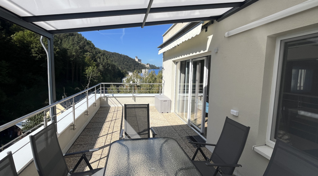 PRENÁJOM: Nadštandardný, zariadený 5-izbový mezanín 176 m2 + 2 terasy 43 m2 + garáž, Trenčín - Pod Sokolice