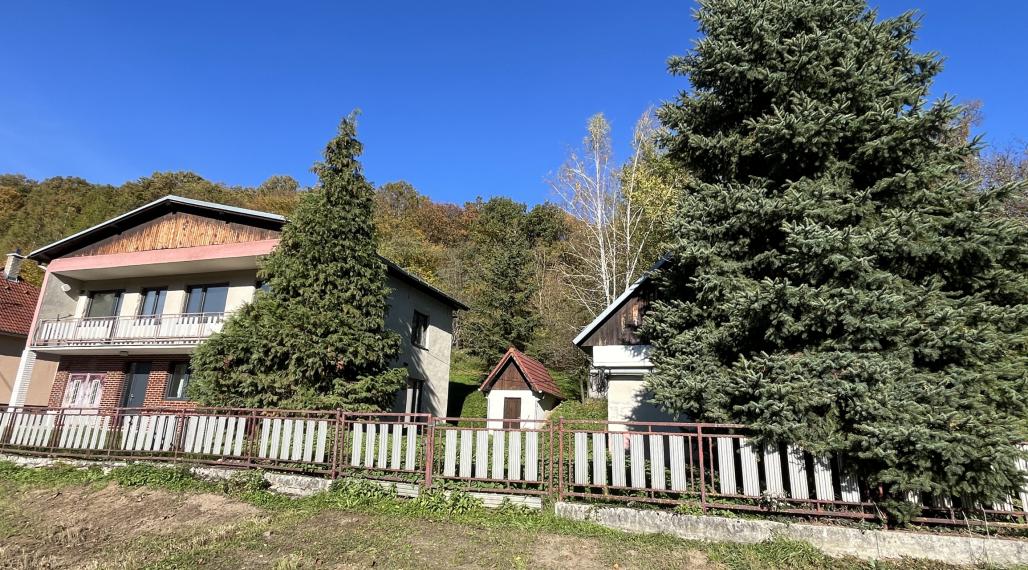 Veľký dom 7+1 s garážou a 1784 m2 pozemkom v Prašníku pri Piešťanoch