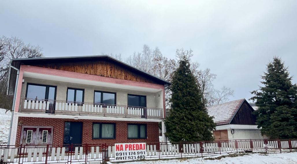 Veľký dom 7+1 s garážou a 1784 m2 pozemkom v Prašníku pri Piešťanoch