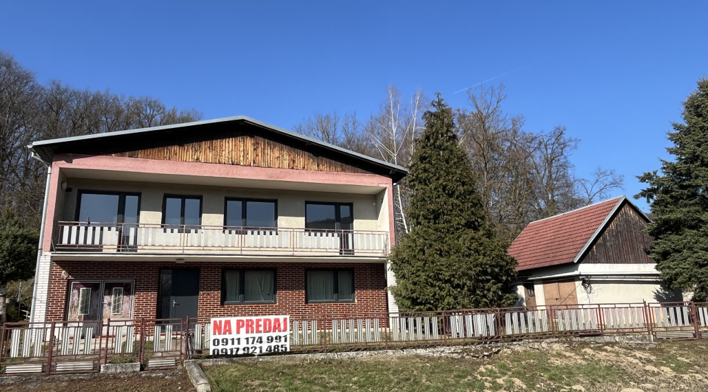 Veľký dom 7+1 s garážou a 1784 m2 pozemkom v Prašníku pri Piešťanoch
