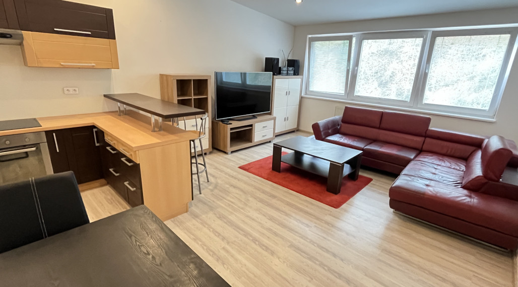 Na prenájom: Zariadený 2-izbový byt v centre Trenčína