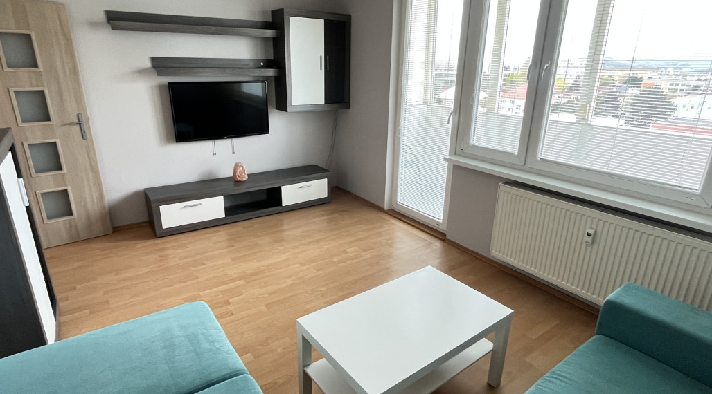 Zariadený 3-izbový byt s lodžiou 69 m2 na ul. J. Hollého v Trenčíne