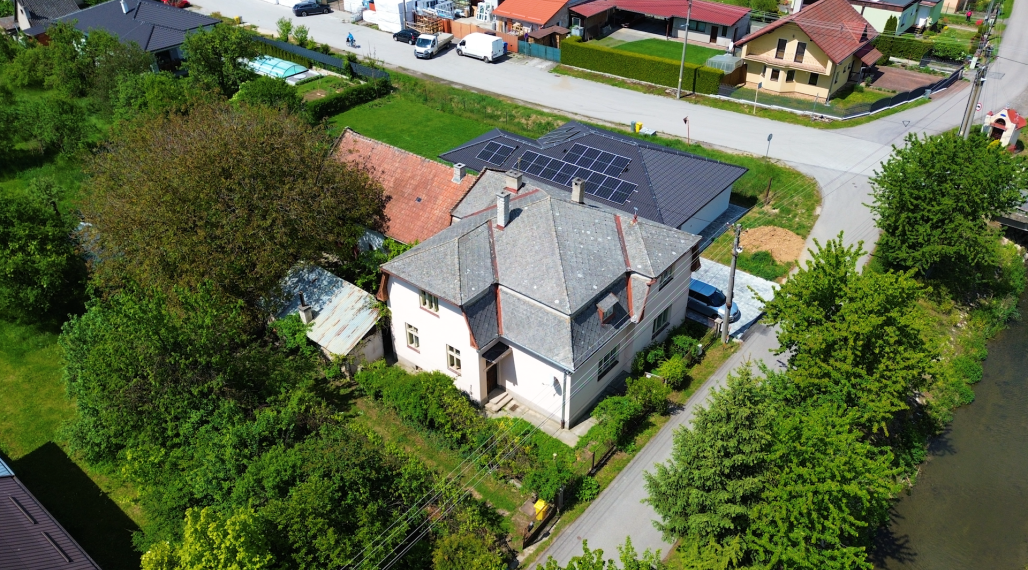 Veľký rodinný dom 5+1 s veľkým pozemkom 3667 m2, obec Svinná