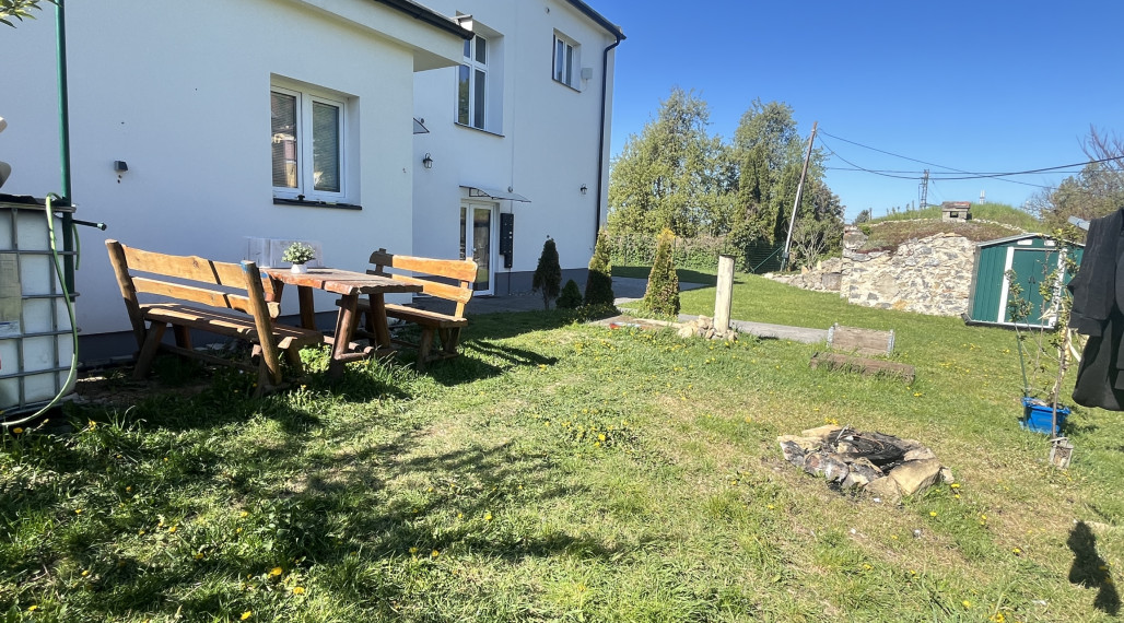 Tehlový 1-izbový byt 39 m2 so záhradkou a park. miestom v Tr. Teplej