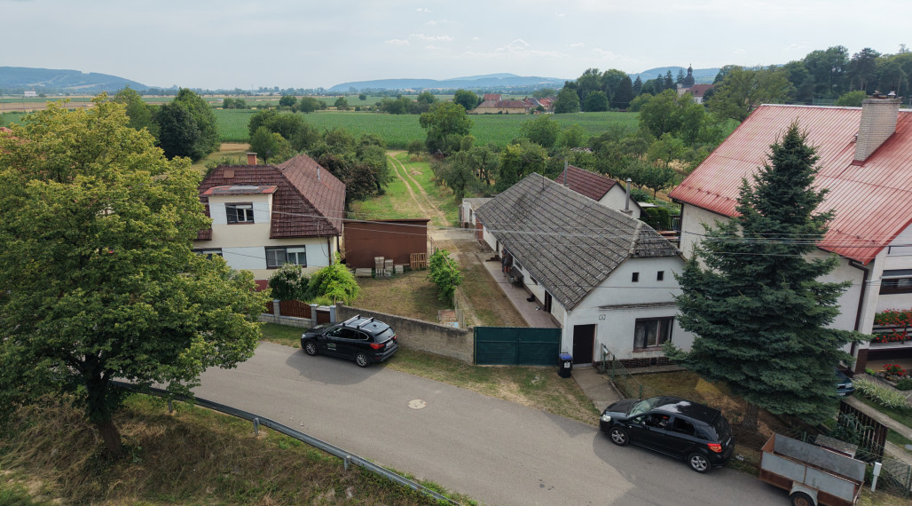 Vidiecky dom v Adamovských Kochanovciach s 1956 m2 pozemkom