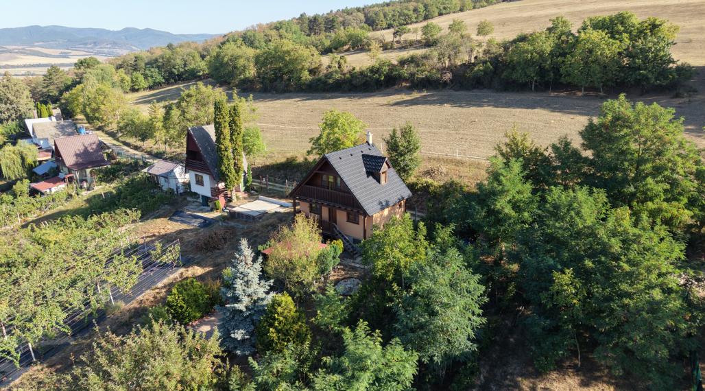 Zariadená chata v Beckove s 612 m2 pozemkom