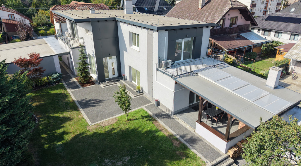 RD (5+1, 230 m2 obytná plocha) + 3 terasy, 2-garáž, Trenčianske Stankovce