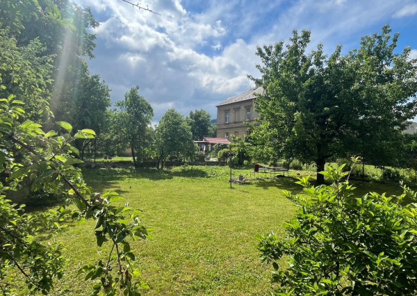 Veľký 2-izbový byt so záhradou 387 m2 v Trenčianskej Teplej