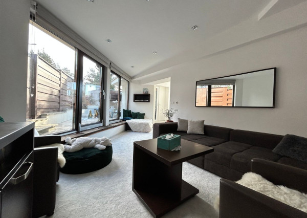 Krásny 2-izbový byt 70 m2 + terasa 28 m2 v centre Trenčína