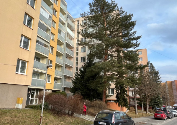 Veľký 3-izbový byt s lodžiou 78 m2 v Trenčíne - ul. Šafárikova, Juh I.