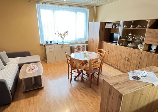 Slnečná Garsónka 34 m2 na ul. J. Hollého v Trenčíne - Kvetná