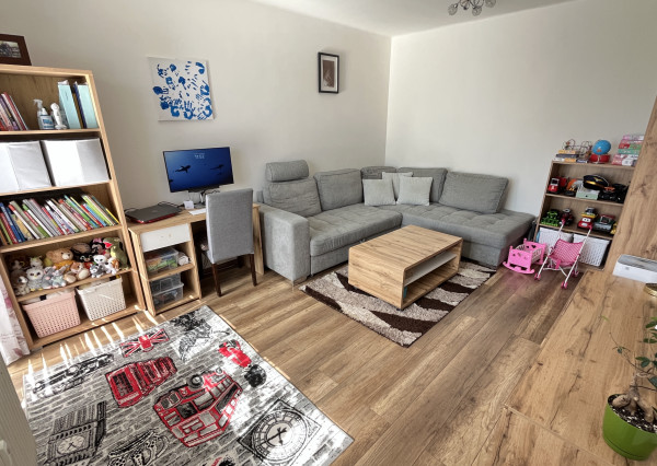 REZERVOVANÉ: Slnečný 2-izbový byt 57 m2 + 2 lodžie, ul. Západná, Trenčín - Juh