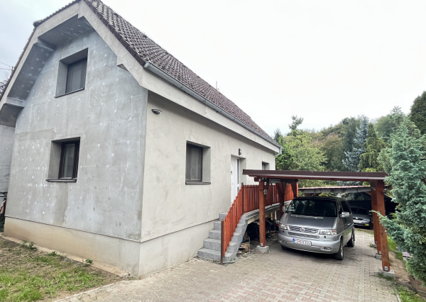 Rodinný dom (4+1) s garážou a 1259 m2 pozemkom v Hubine pri Piešťanoch