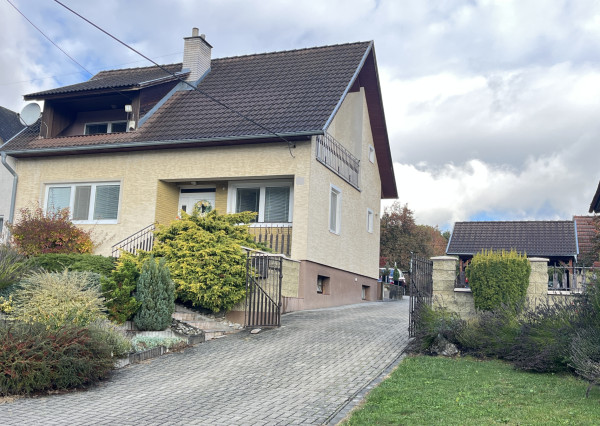 Veľký RD 6+1 s garážou, 2-prístreškom a krásnym 2066 m2 pozemkom, Dubodiel