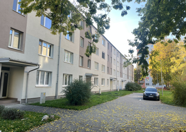 Zrekonštruovaný 3-izbový byt s lodžiou v Trenčíne, ul. Osvienčimská, Sihoť II