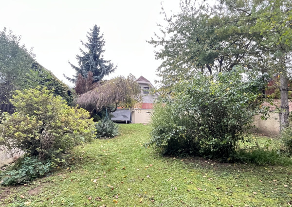 Rodinný dom (4+1) s garážou a 1259 m2 pozemkom v Hubine pri Piešťanoch