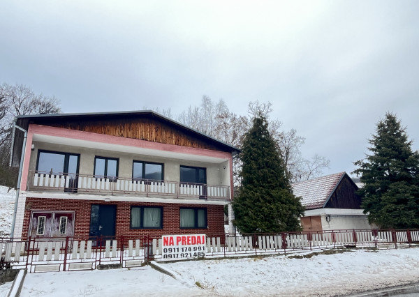 Veľký dom 7+1 s garážou a 1784 m2 pozemkom v Prašníku pri Piešťanoch