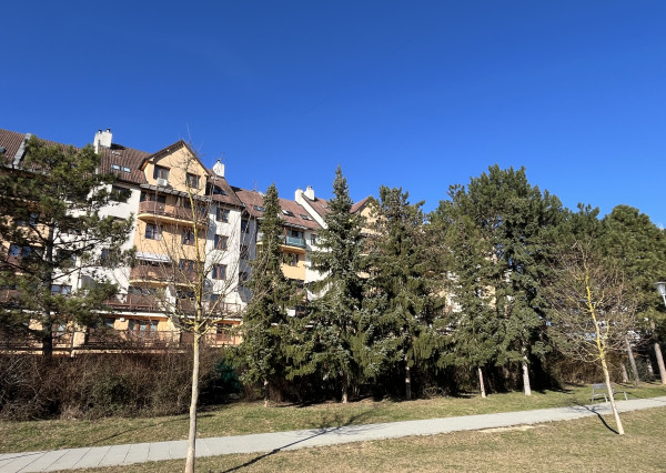 Zrekonštruovaný 3-izbový mezanín, 2 balkóny, ul. Halalovka, Trenčín - Juh III