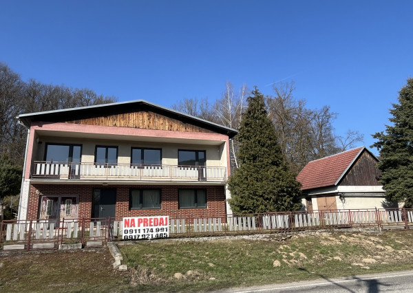 Veľký dom 7+1 s garážou a 1784 m2 pozemkom v Prašníku pri Piešťanoch