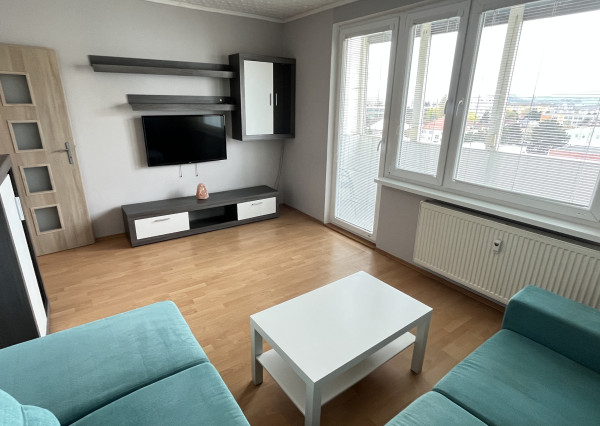 Zariadený 3-izbový byt s lodžiou 69 m2 na ul. J. Hollého v Trenčíne