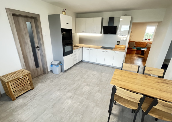 2-izbový byt 82 m2 so záhradou 337 m2 a 3 dielňami, Kostolná-Záriečie pri Trenčíne