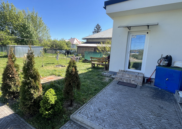 Tehlový 1-izbový byt 39 m2 so záhradkou a park. miestom v Tr. Teplej