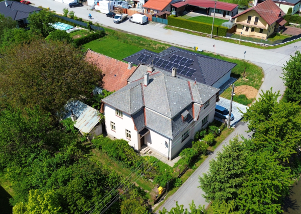 Veľký rodinný dom 5+1 s veľkým pozemkom 3667 m2, obec Svinná