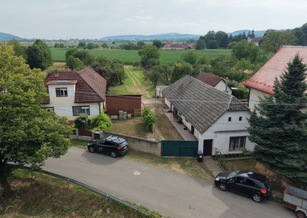 Vidiecky dom v Adamovských Kochanovciach s 1956 m2 pozemkom