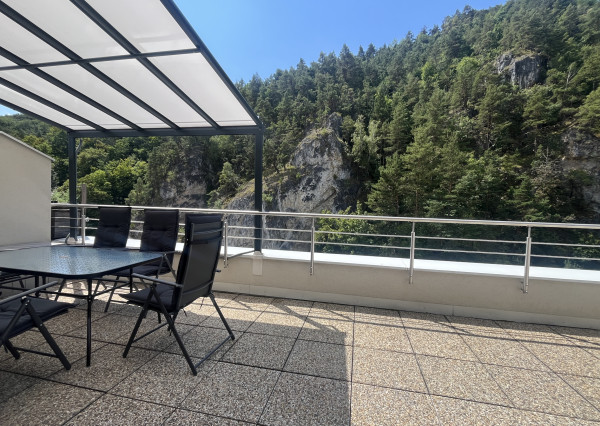NA PRENÁJOM: Nadštandardný 5-izbový mezanín 176 m2 + 2 terasy 43 m2 + garáž, Trenčín - Pod Sokolice