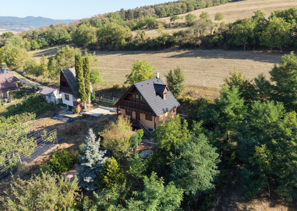 Zariadená chata v Beckove s 612 m2 pozemkom