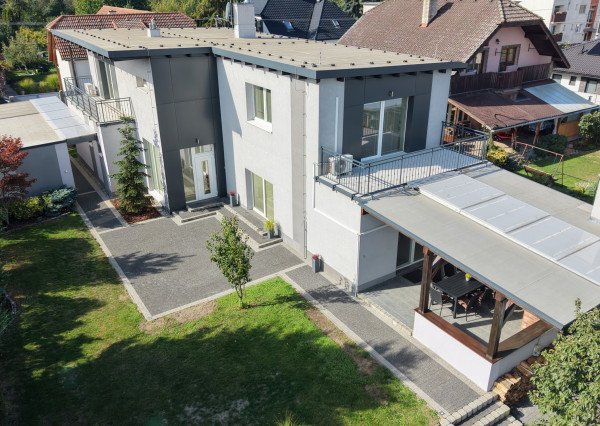 RD (5+1, 230 m2 obytná plocha) + 3 terasy, 2-garáž, Trenčianske Stankovce